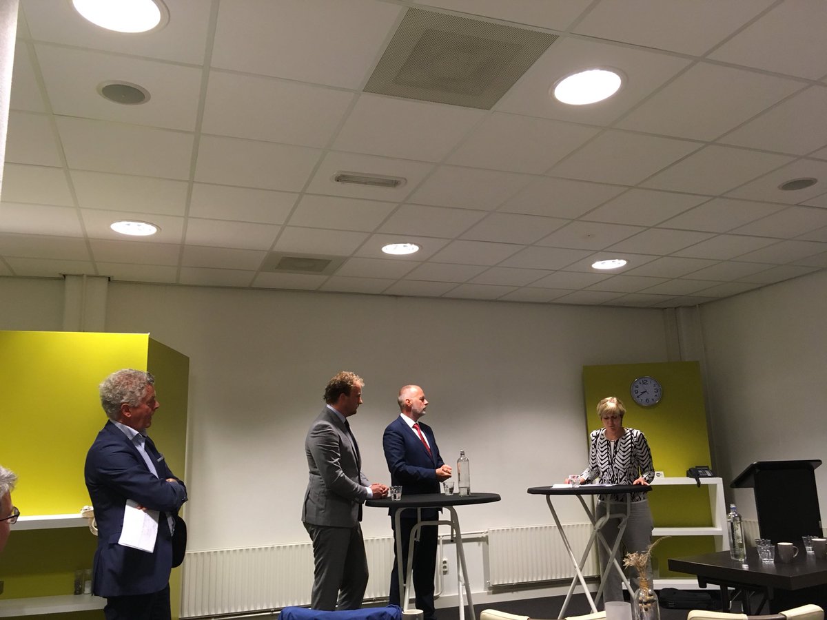D66Harlingen's tweet photo. Debat van kandidaat-lijsttrekkers Provinciale Staten van @D66FrysIan in #Harlingen olv @henkpijlman #d66 #PS2019 https://t.co/nOGU30mpqE