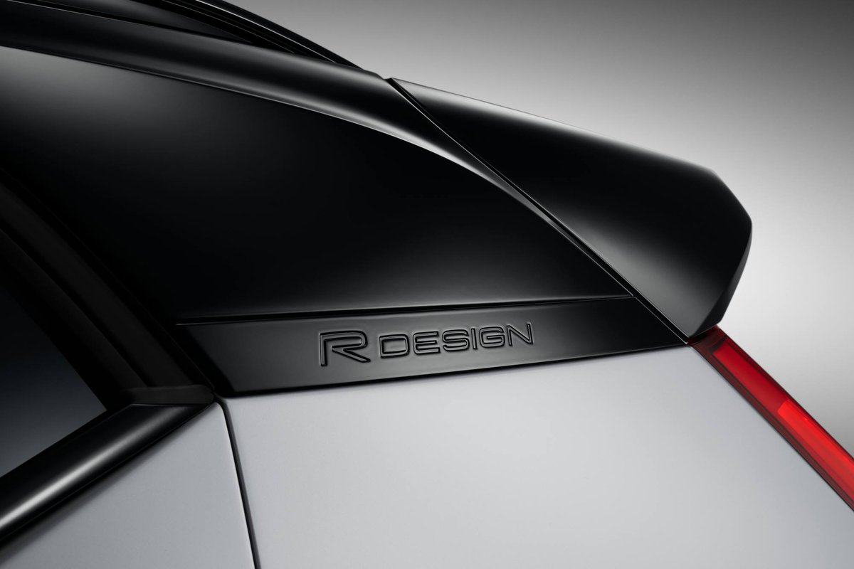 VolvoCanarias's tweet photo. Cada detalle del #VolvoXC40 R-Design lo convierten en un coche especial 👀 Descubre la versión más deportiva del nuevo #SUV de Volvo https://t.co/ENI7EmgMXB