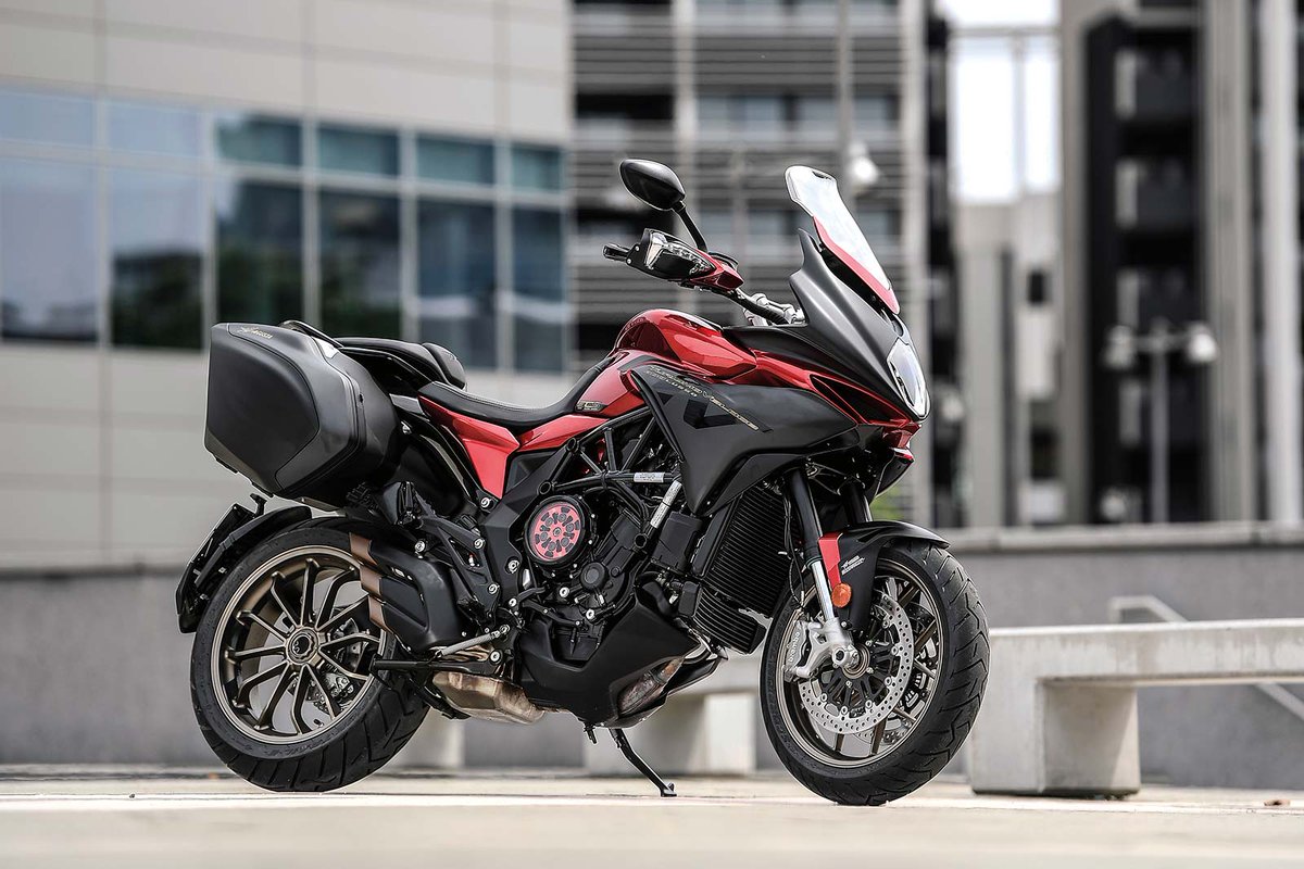 RidersDomain's tweet photo. It's a gorgeous bike, and now comes with an auto clutch! Check out the new MV Agusta Turismo Veloce 800 Lusso SCS: https://t.co/7vM3fzWyvg #mvagusta #italianmotorcycle #turismoveloce #turismo #sporttouring #rekluse #beautiful https://t.co/v3CYZDIQGp