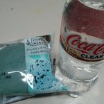 現代のディストピア飯ｗコカ･コーラクリアとチョコミントパンケーキの組み合わせw