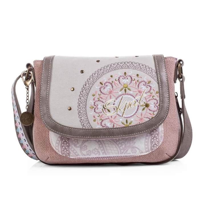 ElRincndeMariaV's tweet photo. 📣PROMOCIÓN🎊 15% de descuento en bolsos, mochilas y portadocumentos de marca 🔝 Ven a verlos a nuestra tienda física de 📍Villena (Alicante) o visita nuestra nueva tienda online 💻 https://t.co/IK2IZ14WWK #promocion #descuento #bolso #mochila #villena #alicante #online https://t.co/FNKbbCk0bu