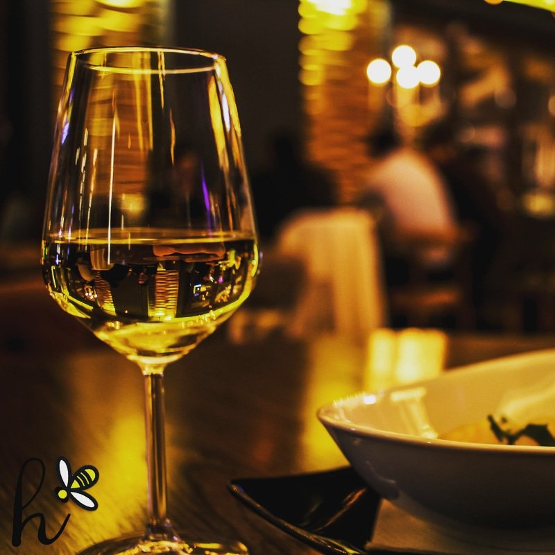 HunnyHour's tweet photo. It's Monday, wine a little. 🥂
#hunny #hunnyhour #wine #mondaymood #winelover #HappyHour https://t.co/MEv0ehMHF8