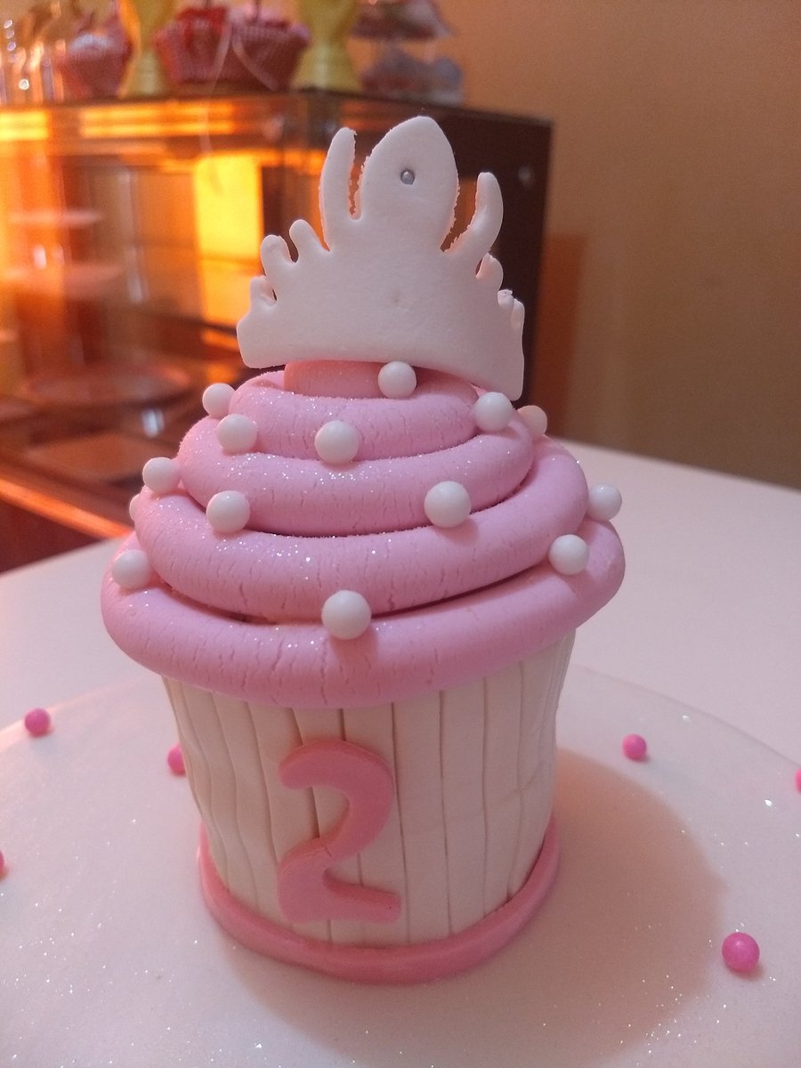 Miapasteleria's tweet photo. #supercupcake #CupCakes #cupcake #corona #LasMásCompartidas #lasmásleídas #BuenLunes https://t.co/4htGTVDjXJ