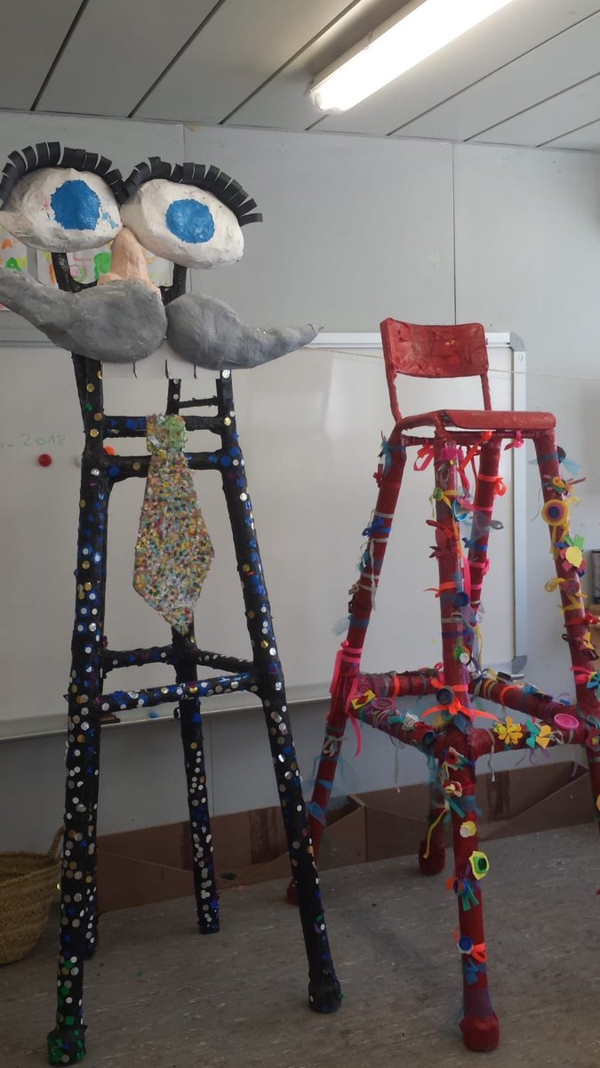 imaginaripopul1's tweet photo. súpers gegants estan fent 1rPrimària del @ceipmaquinista @ampamaquinista #culturapopular #escoles #imaginaripopular #dracs #gegantons #creant #descobrint #relacionant #imaginant #somiant #ferbarri #caixaeines #PladeBarris  @consorciedubcn @LluisVallve @RosaSensat https://t.co/oA8un1dTdm