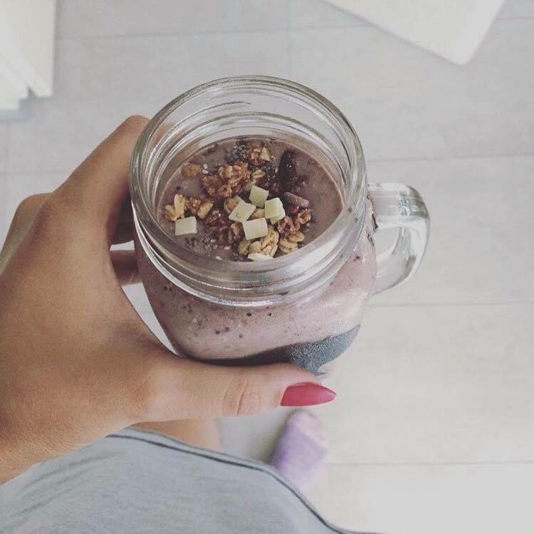 Nikki23882743's tweet photo. Post workout shake 😋😍🍫🥛use your meal replacements morning,noon or night! #twoshakes #chocolate #225kcal #vitamins #protein #calcium #weightloss #MondayMotivation ✌ https://t.co/RoEfPKYS61
