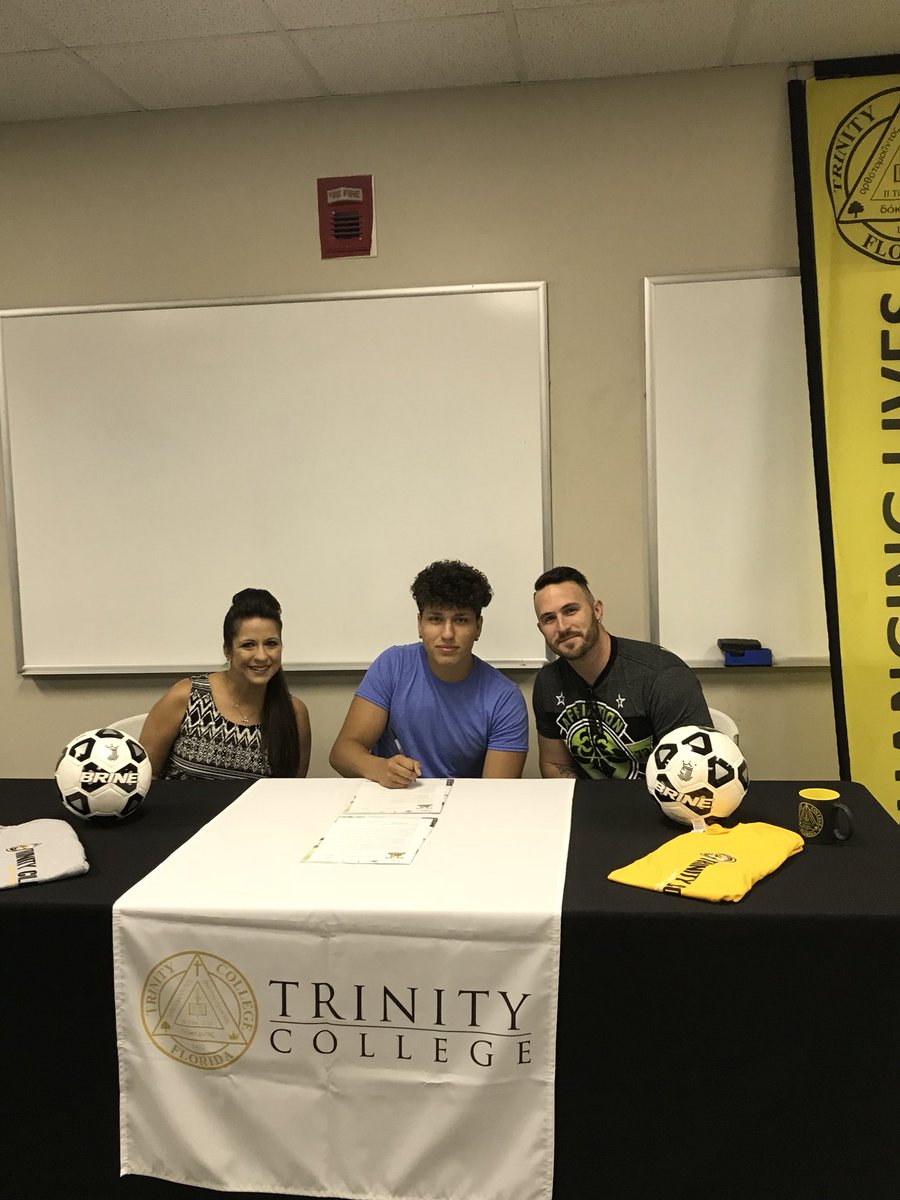 CmsoccerTrinity's tweet photo. Congrats Gabriel Lovett, in signing with Trinity College Men’s Soccer. #TrinityFlMenssoccer https://t.co/9GaYYBVHzq