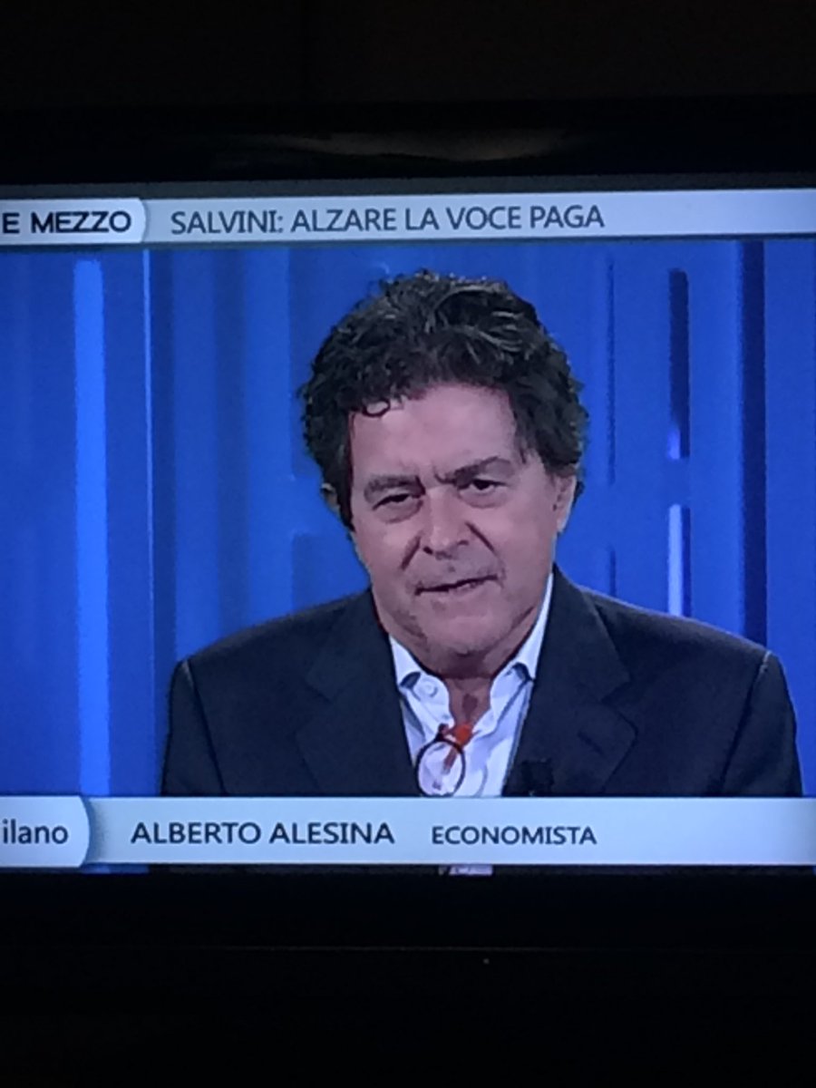 Midez_'s tweet photo. Ma è @CROZZAREAL che imita Alesina o Alesina che imita Crozza ??? 🤯 @La7tv #ottoemezzo https://t.co/ZAgGOZX2XK