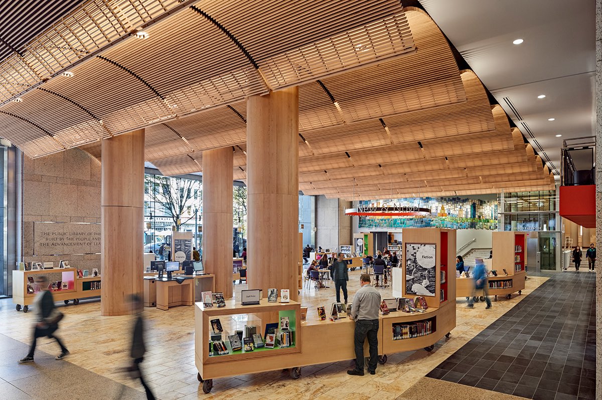 Mr_Kochka's tweet photo. J’aime bien le #merchandising de la bibliothèque de Boston rénovée. On reconnait les consignes d’Envirosell, qu’on va modestement essayer d’appliquer dans #Les7lieux https://t.co/XuVBp8O9dg