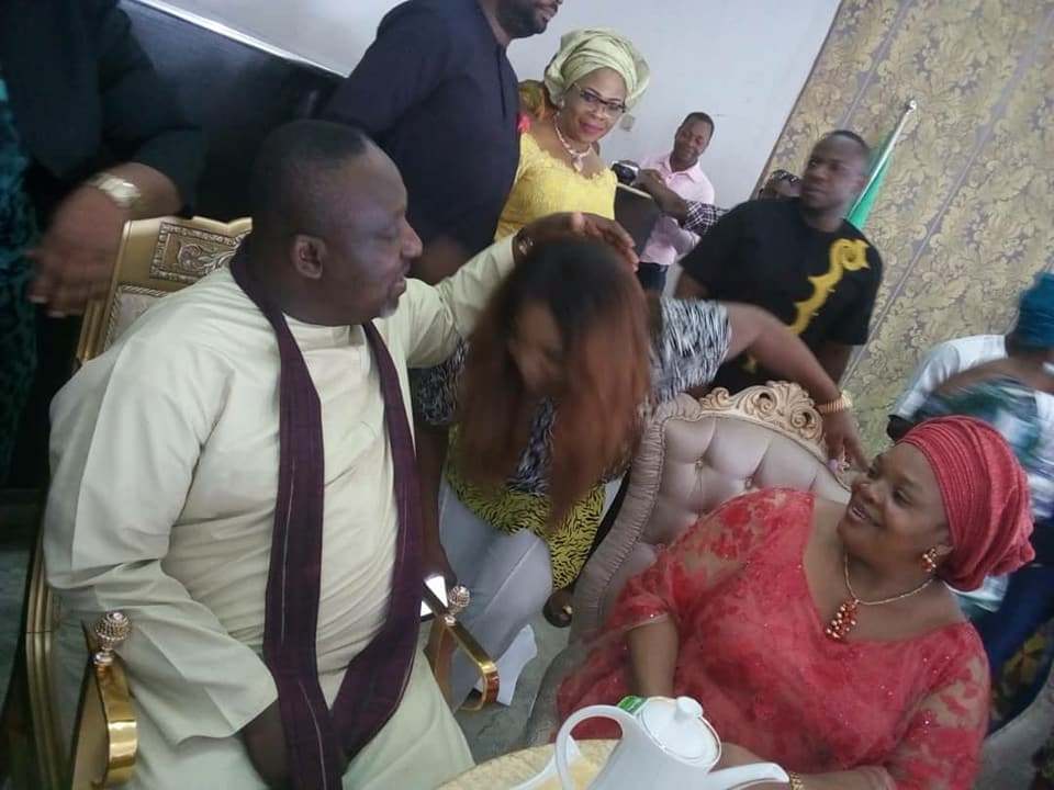 ViviangistFans's tweet photo. Rochas Okorocha &amp; Wife Receive Their Grandchild In Imo From The US. Pics https://t.co/8NSKwhmQA8 https://t.co/IGk0myhPVF