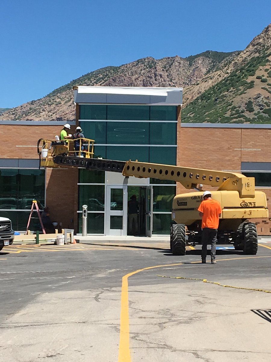 JohnK1010's tweet photo. Work continues on the @WeberStateU Dumke Center for Interprofessional Education in Healthcare, coming Online this fall. #construction #progress #comingFall2018 https://t.co/c04BteWJDB
