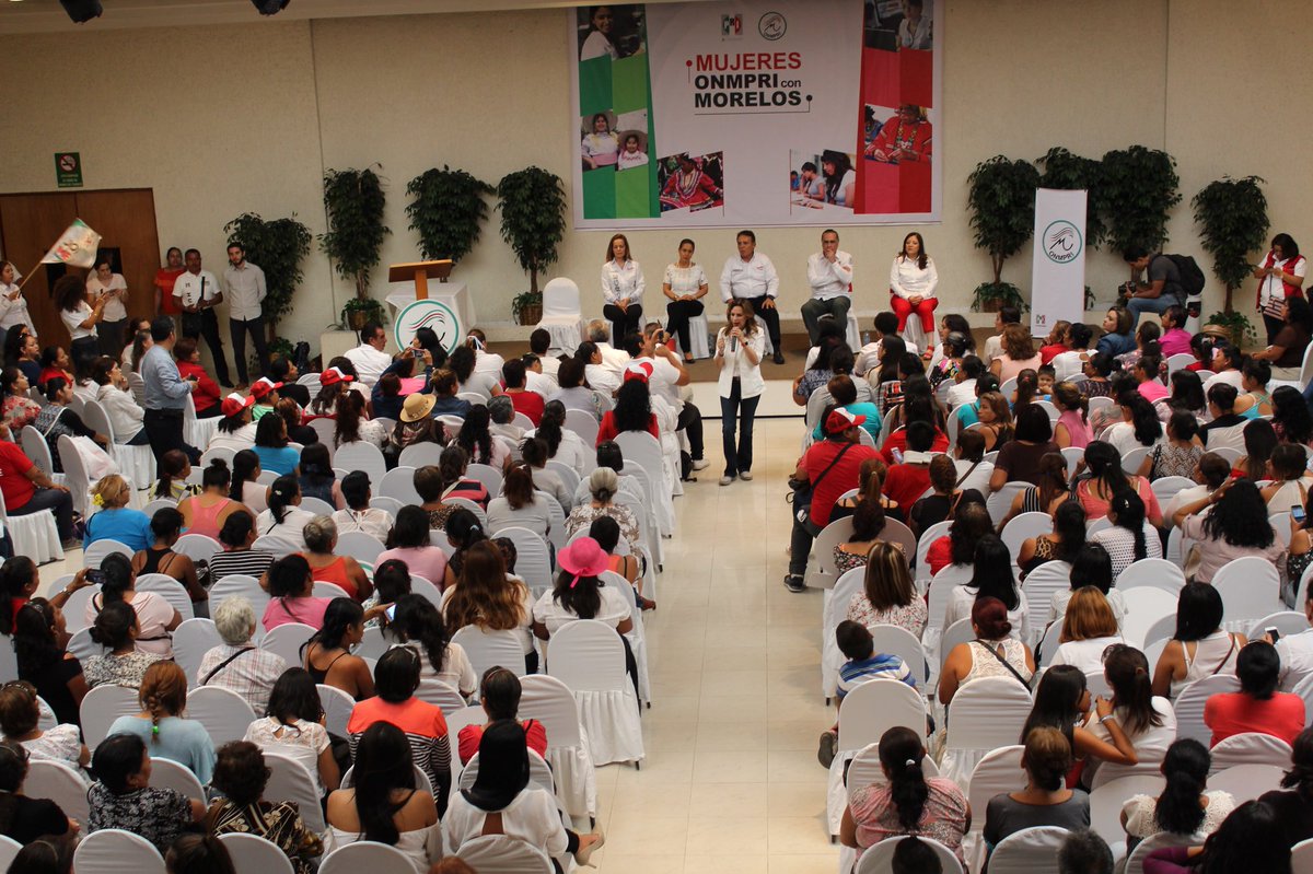 HildaFloresE's tweet photo. Lo que @JoseAMeadeK quiere hacer en #Morelos y en México es trabajar con cada un@ de ustedes, para que logremos recuperar la seguridad desde la familia, los valores, desde la convivencia y el tejido social. ¡Vamos junt@s hasta la victoria! https://t.co/3YtUDMbPU5