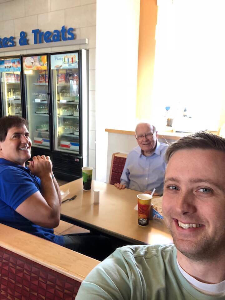 Jen_Griswold's tweet photo. SPOTTED: Warren Buffett and Mark Cuban grabbing some lunch at DQ near 72nd and Q. (Clark Ruby took the selfie) https://t.co/mEY2VOPh5p