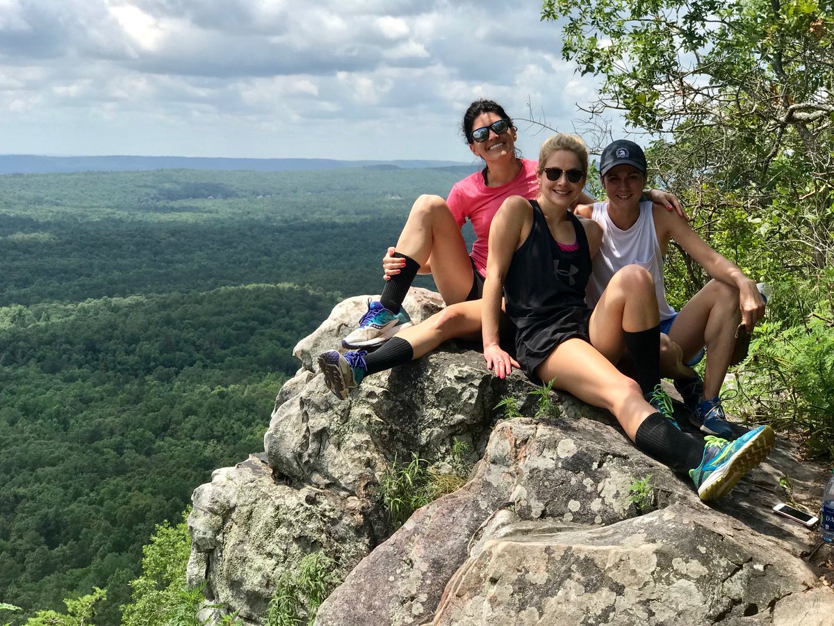 ChristinaChamb's tweet photo. 6 mile run 🏃🏻♀️ + 5 mile hike to see this ❤️ #KingsChair #OakMountain @FuelbyRachDavis #Hike #Trails #Nature https://t.co/OFlBYHjnq6