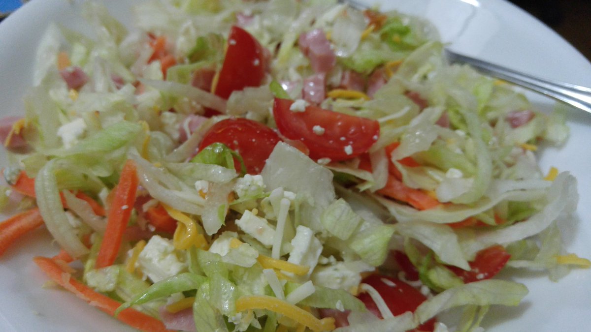 jesdeh2o's tweet image. I said "salad day"

Before &amp;amp; after tossing.

Lettuce, baby tomatoes, sliced carrots, diced ham(bought diced, til but works), colby/Jack cheese &amp;amp; blue cheese crumbles.
I'll top it with buttermilk ranch dressing.

#Foodie #writerslife #quickfood