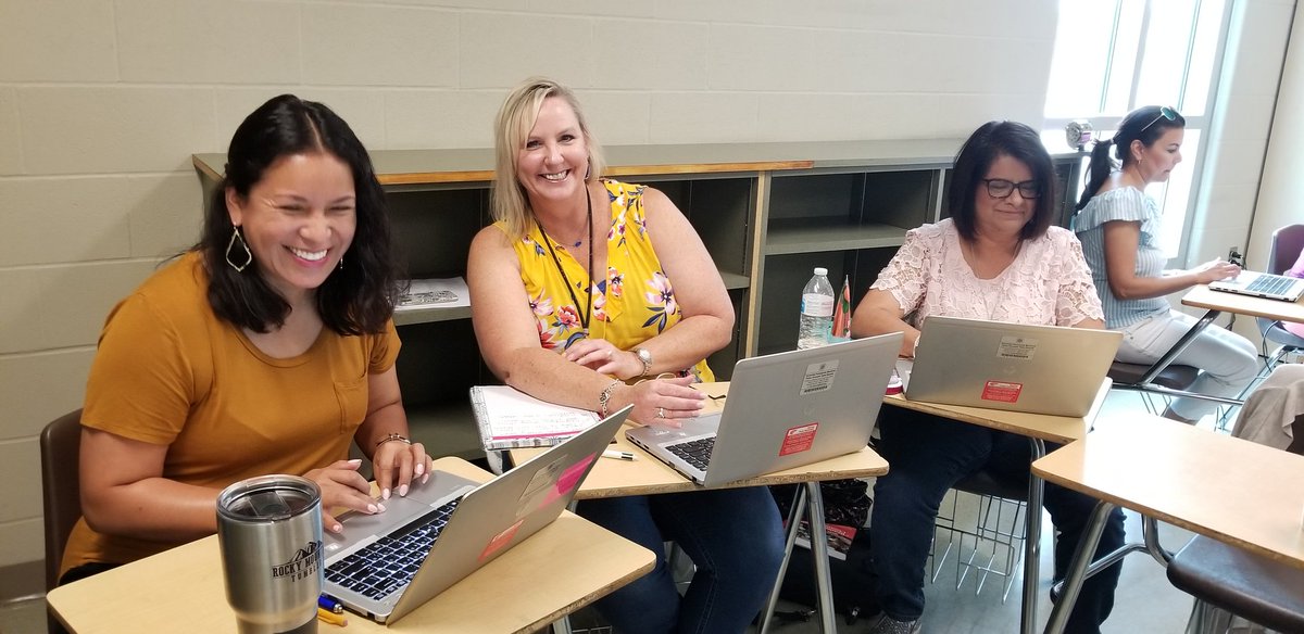 pvilla07's tweet photo. What a great way to start the day with these fantastic Ts here at #neisdtc18 learning and creating #SMARTamp workspaces. Especially loved that my @RF_Elementary Rock Star Ts were here too! #NeisdiTech @SMART_Tech @TinaMireles1 https://t.co/AX2wbn6vNt