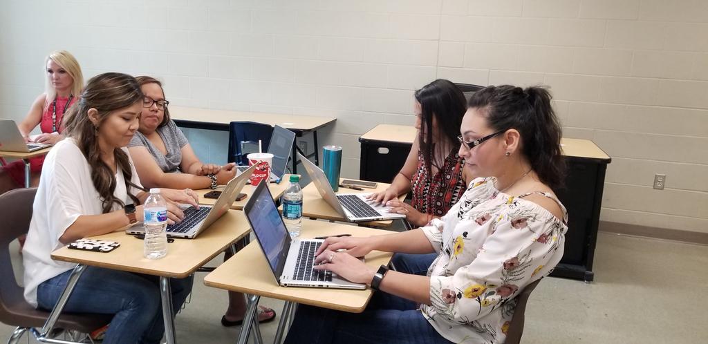 pvilla07's tweet photo. What a great way to start the day with these fantastic Ts here at #neisdtc18 learning and creating #SMARTamp workspaces. Especially loved that my @RF_Elementary Rock Star Ts were here too! #NeisdiTech @SMART_Tech @TinaMireles1 https://t.co/AX2wbn6vNt