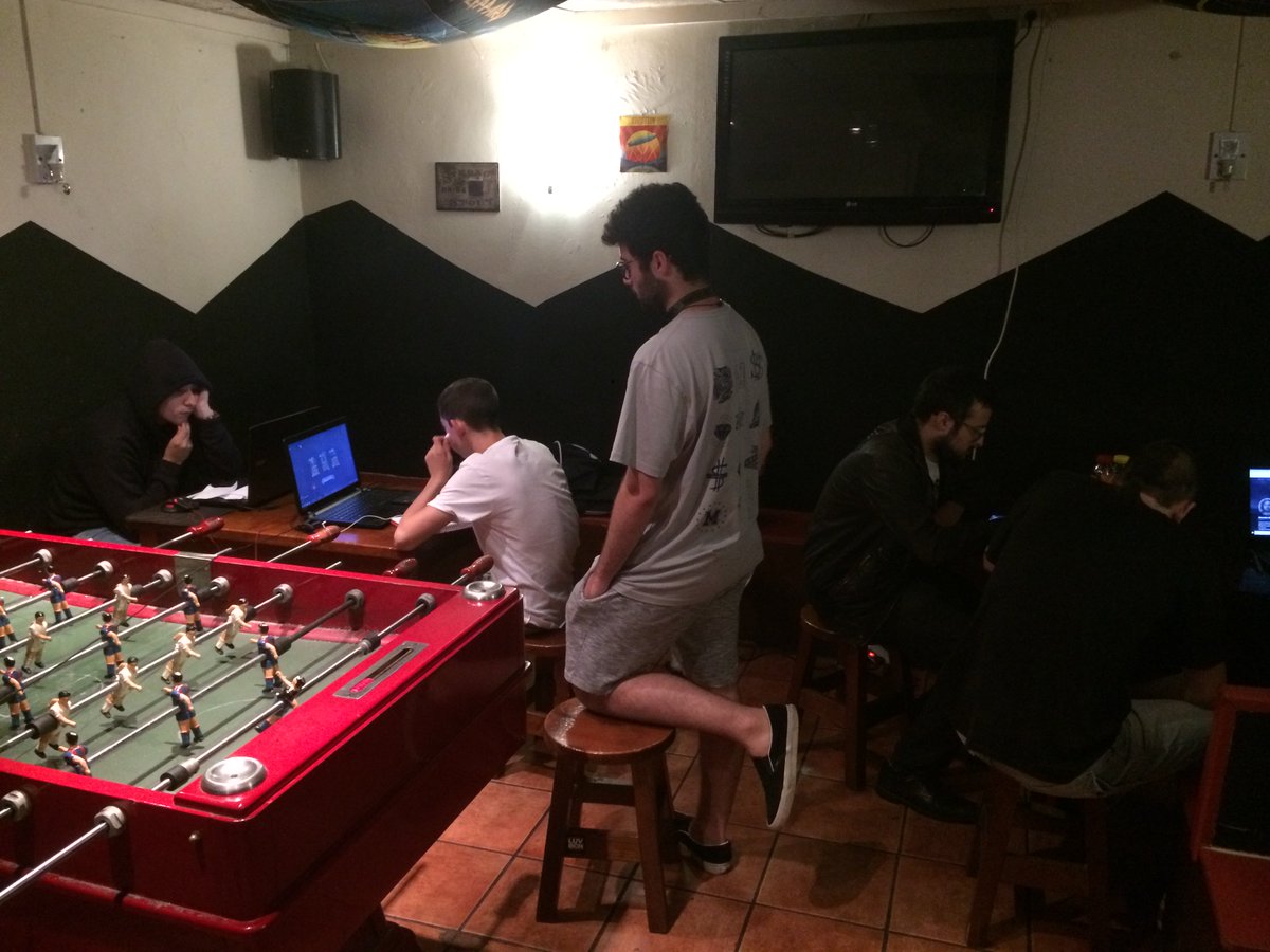 BallbreakerAB's tweet photo. Enhorabuena a @LemonadeQQ por su victoria en el Tavern Hero. El resto a seguir mejorando. Dejamos unas fotos del evento https://t.co/UbHzeD9t8J