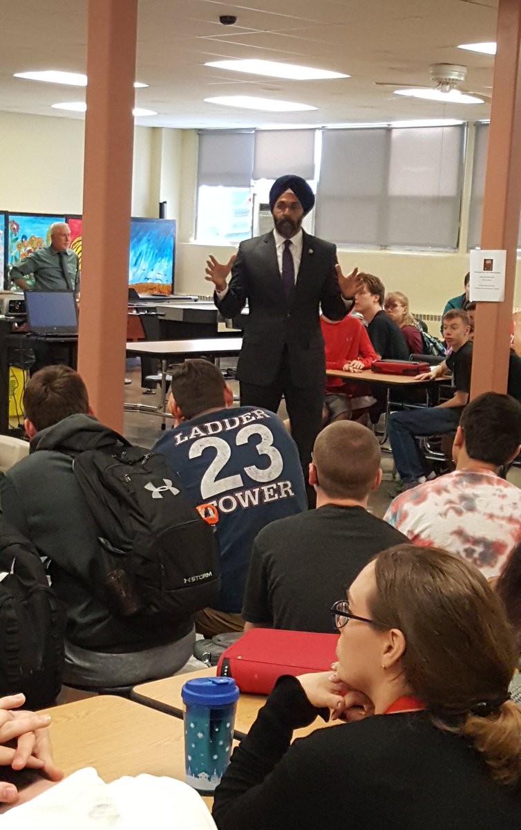 MercerCoPros's tweet image. Thank you to @NewJerseyAG Grewal for joining Prosecutor @onofri42 today for a presentation of the #SafeStop” campaign to students and staff @NewgrangeSchool in Hamilton.  For more information: nj.gov/oag/safestopnj/  #SafeStopNJ