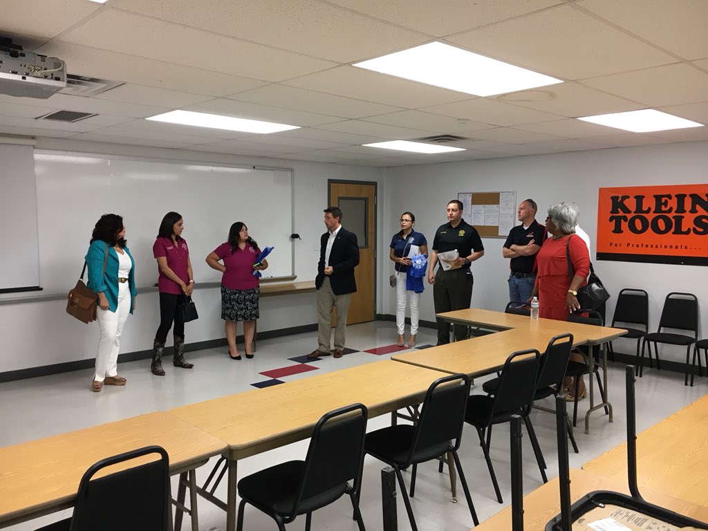 TxBldgTrades's tweet image. We want to thank @CortezPhilip @vote4ina and Rep.Barbara Gervin Hawkins for visiting with us last week at IBEW Local 60 JATC. Thank you to our contractors partners who attended the meeting. #WeBuildTx #Apprenticeship