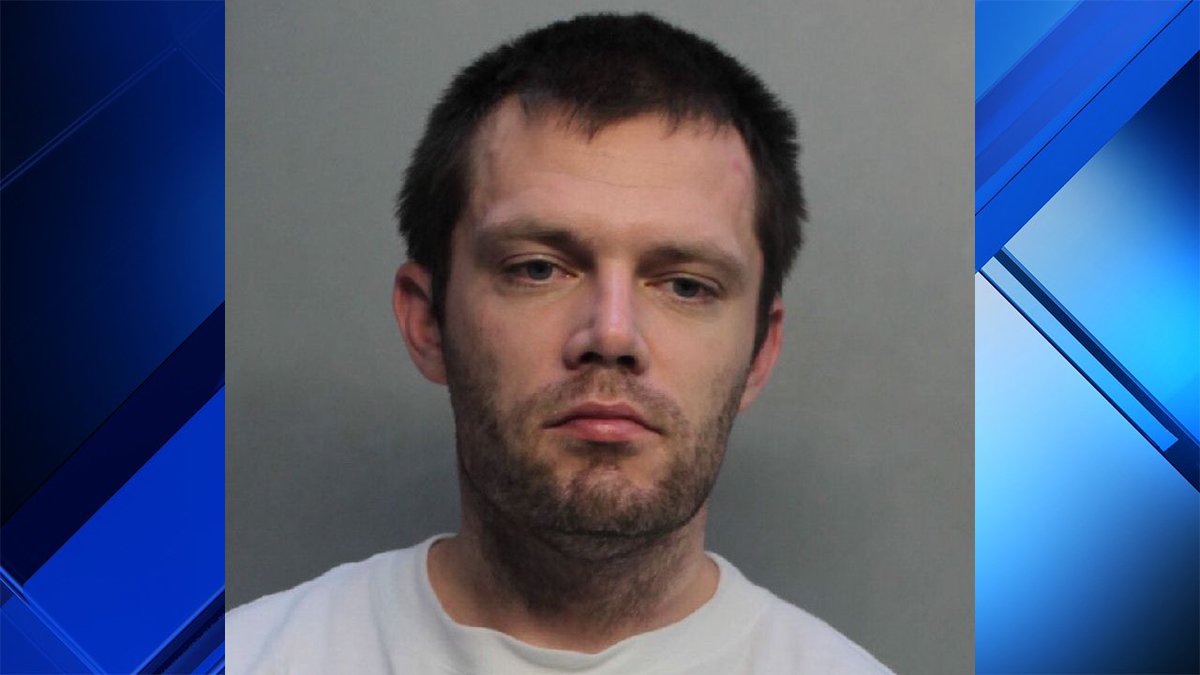 Boca Raton man urinates in public, exposes penis to girl at Miami airport, police say bit.ly/2MhFqs8?utm_so… https://t.co/ruoW2Aa9LW