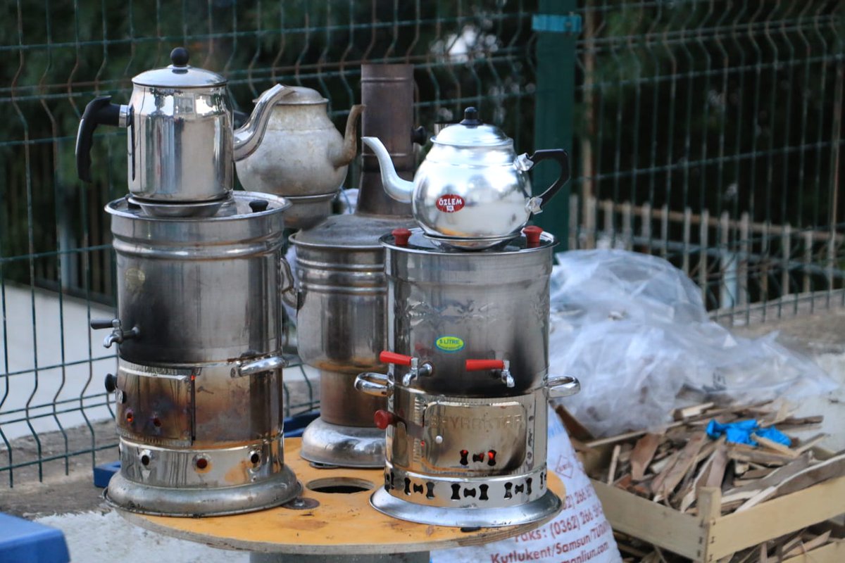 SinopKYGM's tweet photo. İl müdürlüğümüzün tüm çalışanlarıyla hizmet binamızın denize nazır bahçesinde iftar için biraraya geldik. Semaverde çay içip közde kahve pişirdik.🤗 https://t.co/LeB8EtL394