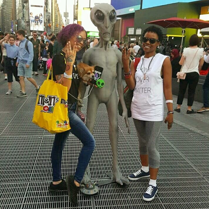 MsSideEyeQueen's tweet image. Nothing Strange Here...Just A Couple Of Ayeliens Chillin In NYC! 😂🖖👽💜💚🗽#CosmicFam #Ayeliens #Aliens #ExtraTerrestrial #NYC #NewYork #MsMastaFoxx #MsWhizdom #CrystalGyrlz #InTheNow #RealityShow #Mastativity #WokeSquad #ToTheMoon #THC #YouNow #Broadcasters #YounowPartner