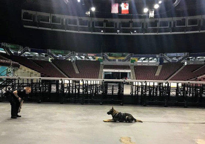 VPDCanine's tweet photo. What did #VPDK9Classof2018 do when the rain hit for the 1st time in 6 wks? We called up our friends @PNE_Playland of course! PRD Gibbs/Cst. Jesus, PRD Jocko/Cst. Kempton &amp; the class (especially the cold n wet trainers) were happy to take the training inside! #dryisgood #trainhard https://t.co/T2xl2tZgO9