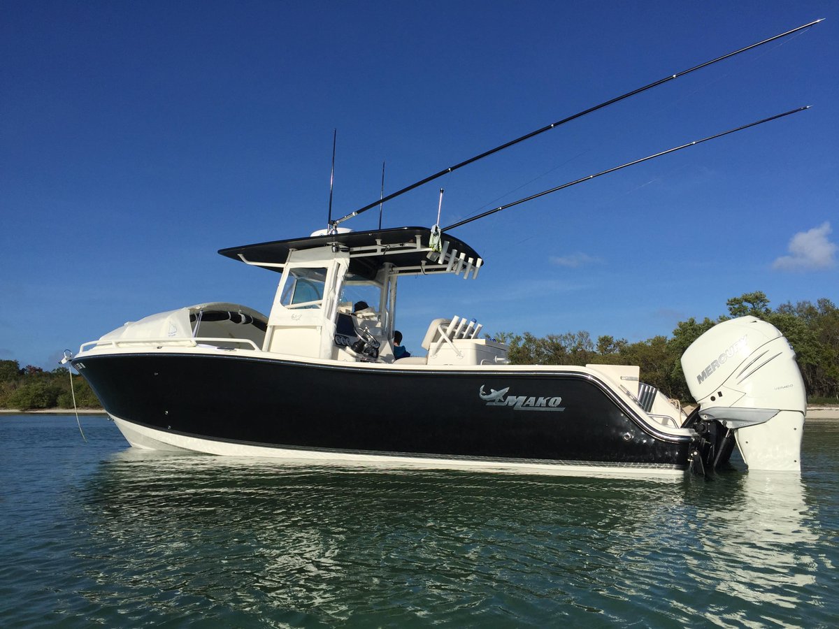 MarineCanopy's tweet photo. “Just wanted to give you an update and some feedback; The quality of the materials is fantastic, and the design is brilliant. Installation took 30 minutes, and the fit is perfect for the Mako 284. Putting it up and taking it down takes just a few minutes. My family loves it, https://t.co/3aaCo3eX2L