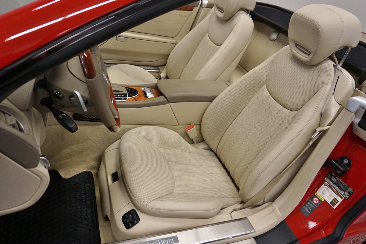 mgoldmanmotors's tweet photo. The #MercedesSL leads its class for a reason, and this 2012 #SL550 is a prime example. In Mars Red/Stone Beige, this sub-24k mile example is boulevard ready! Warm the #AirScarf, put #SteelyDan on the radio, and sashay onto the road for $46,900.
https://t.co/zQ858GAOox https://t.co/ckQDEsTmZb