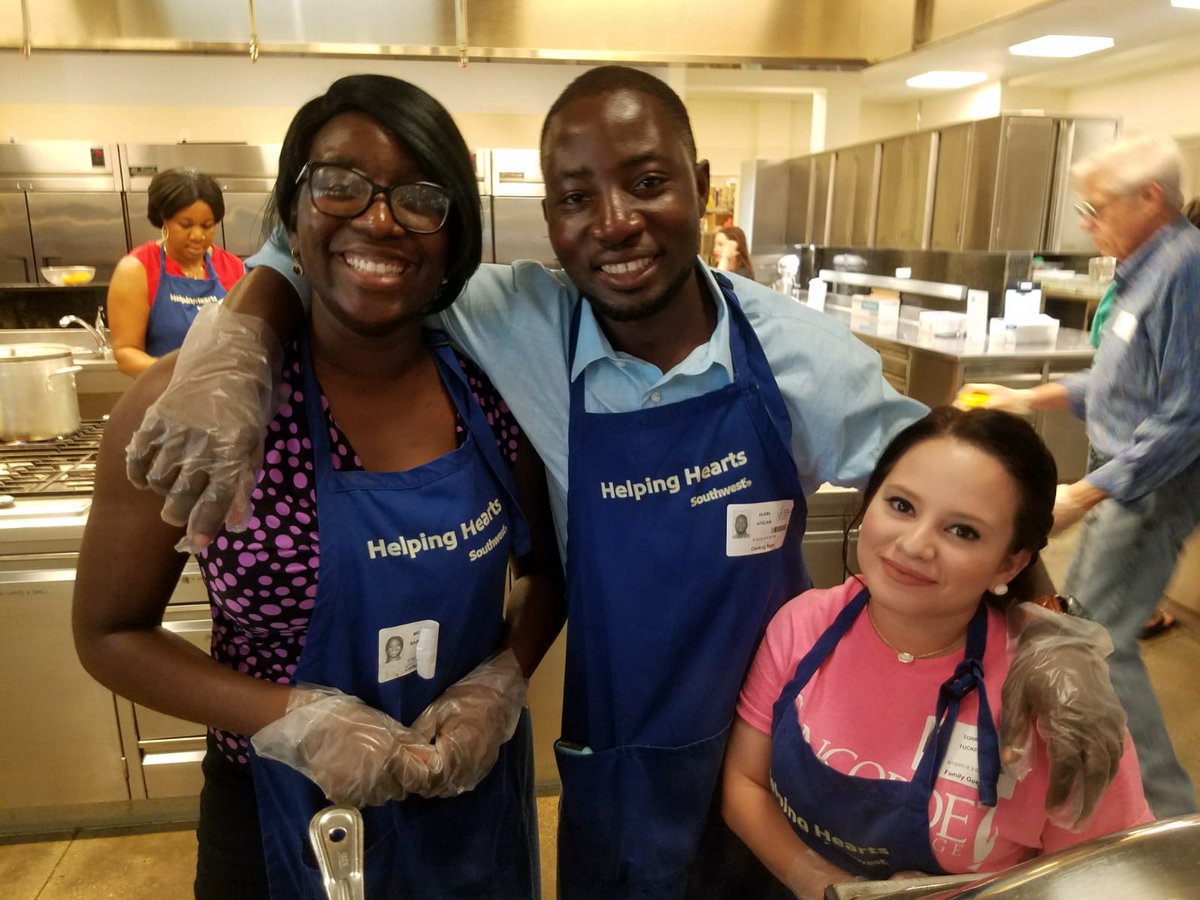 rccghotr's tweet photo. Our Outreach Team in Collaboration with our Young Adults @ Ronald McDonald House Dallas, Yesterday #SupportingTheCommunity #Outreach #ReachingOut #DinnerFeeding #JoinTheCause #WeBuildRelationships https://t.co/VndtrtqGyB