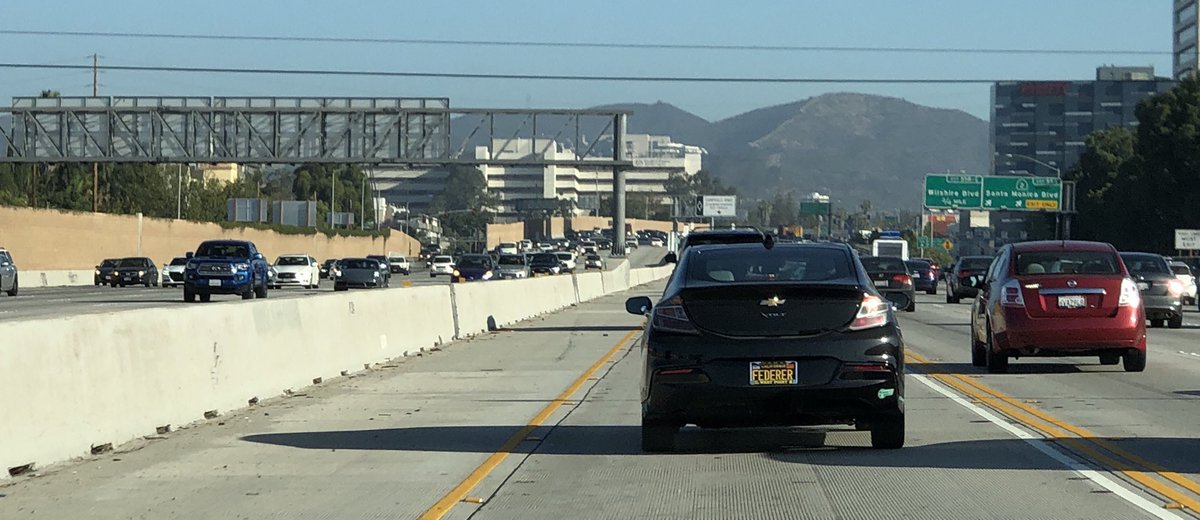 ProjectStudioLA's tweet image. Looks like I’m not the only @rogerfederer fan on the road this morning. Good luck this week!