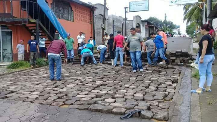 NyDMasis's tweet photo. Solo somos el pueblo que quiere vivir en paz 👇👇👇
#NicaraguaQuierePaz
@CIDH https://t.co/lKc5BGEQHI