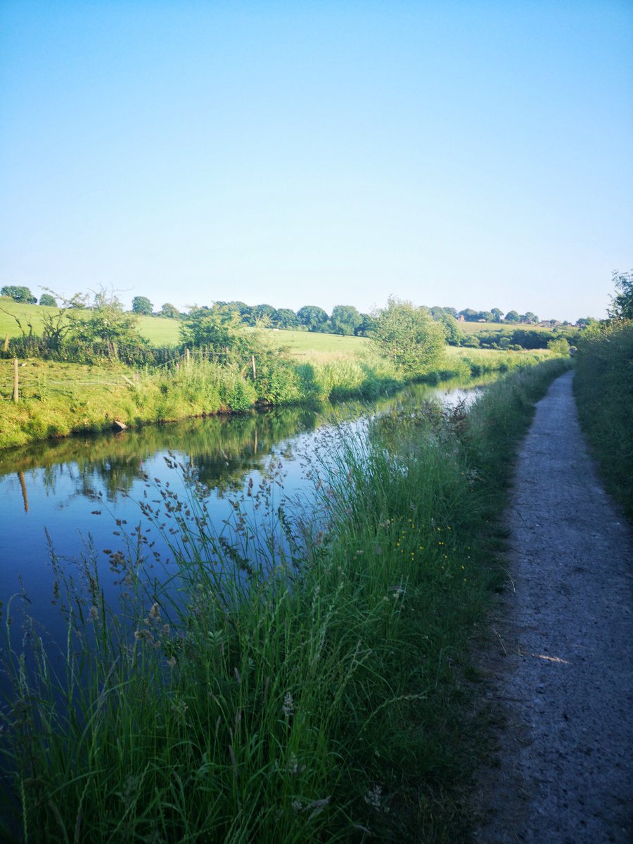 7km run along the canal! #FeelingHot #Running #HealthyLiving #FitnessGoals 🏃🌞💦