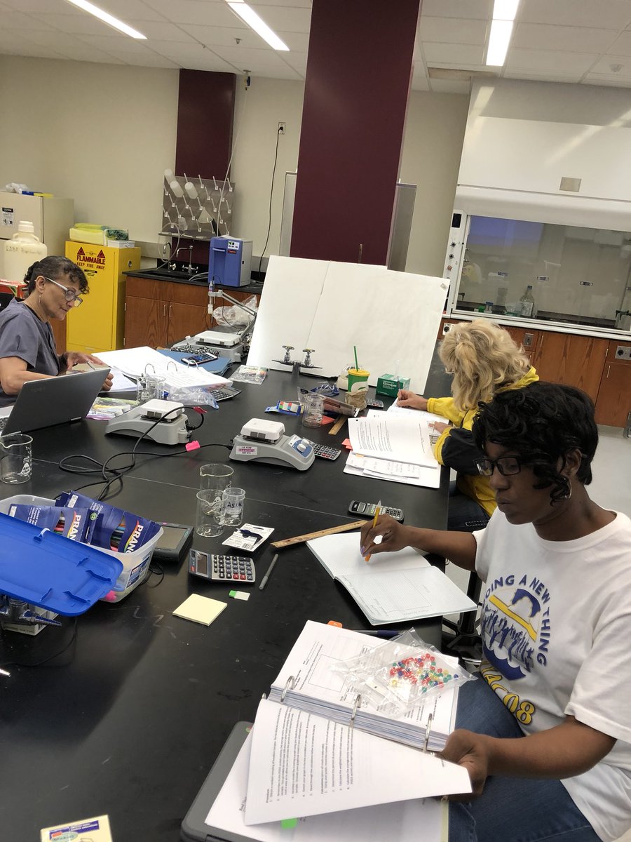 bugsandgasman's tweet photo. Calculating Average Atomic Mass of “Beadium”. #UAASIMChem #Alabamascienceinmotion https://t.co/hem8mjNylB