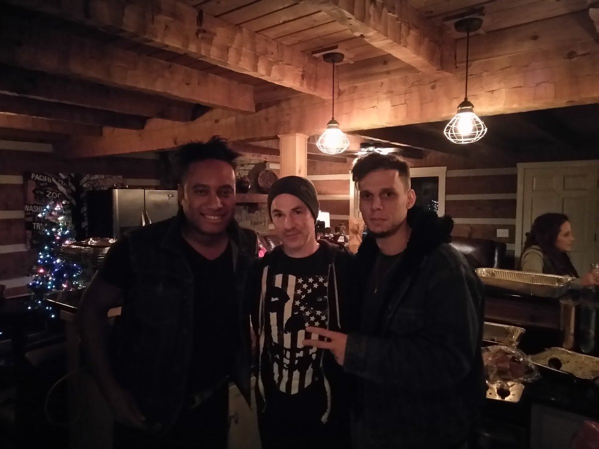 iammichaelrix's tweet photo. What an honor to track in the studio & write with the O so kind & humble @IamJimJonsin @blairdaly #JameSlater & @MarquisRachad at #TheOakHollow #writerscamp in #Nashville! https://t.co/fmEIhpkoyy… #NewCountry #Americana #HipHop #Fromculttocountry #WarnerChappel #banjocountry https://t.co/BekXvUTNVE