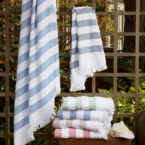 PioneerLinens's tweet photo. Get ready for summer! The amado beach towel by Matouk is a perfect beach towel for any occasion.
Shop this collection here: https://t.co/rE6lpNhPk8 #matouk #pioneerlinens https://t.co/BxKztswmLz