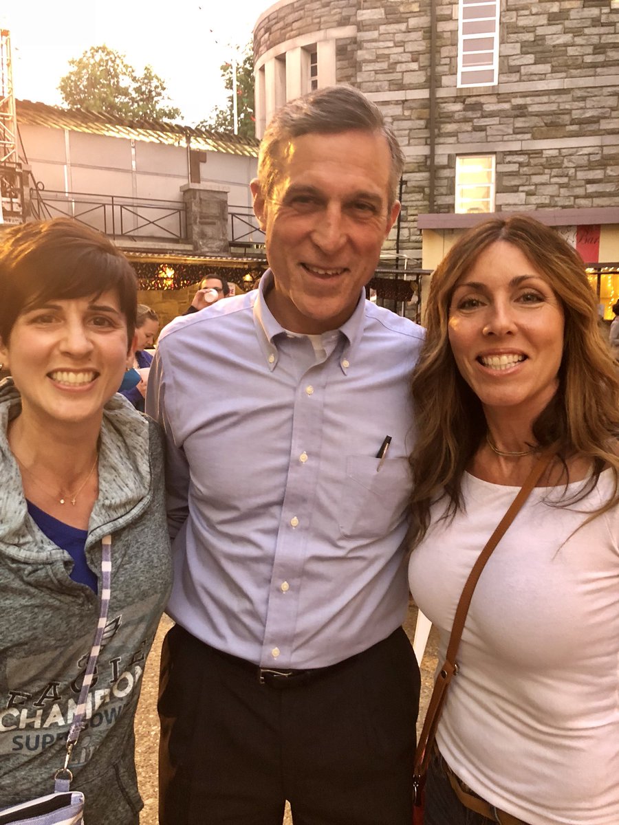 DocLauraLawler's tweet photo. Thanks for the impromptu chat tonight, Gov @JohnCarneyDE! The @DelawareAAP, our leadership & our members look forward to working with you & our #Delaware community to help make a #HealthyDelaware & #PutKids1st!
Enjoy the Italian Festival 🇮🇹 and
🦅 #FlyEaglesFly! #netDE https://t.co/FaVMMVi0OM
