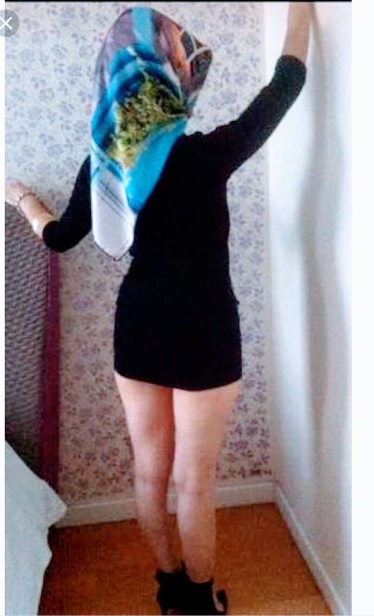 Türbanlı kadının çekici pozu