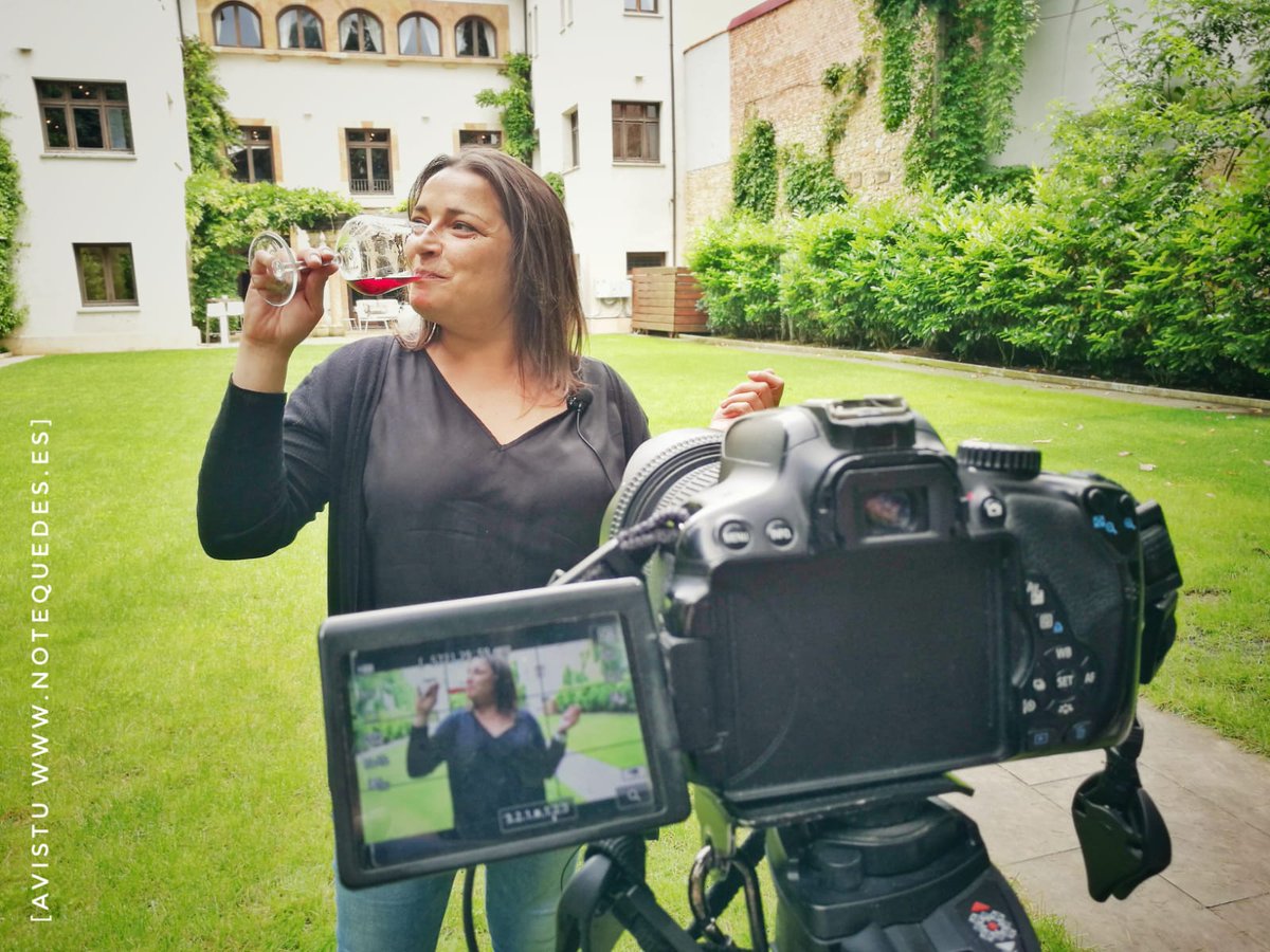 rmendanya's tweet photo. Hoy grabamos @Notqdes_tv en @RUAQUINCE donde se encontraban 19 bodegas @DOTIERRADELEON.
Entre ellas @BodegasBelote y #BodegasMargon. Un placer disfrutar de estos vinos y sus profesionales. Próx. lunes en @abbahoteles #Gijon, a las 19h entrada libre.

@cmilamores @Leongastro2018 https://t.co/gJjjJK02r1