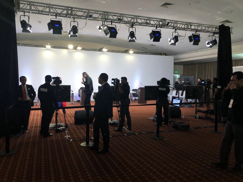 EnriqueDogerG_'s tweet photo. Estamos a nada de comenzar el #DebatePuebla. Vamos por un #CambioSeguro demostrando desde el principio la experiencia y  honestidad para gobernar nuestro estado. https://t.co/8zshBbSX06