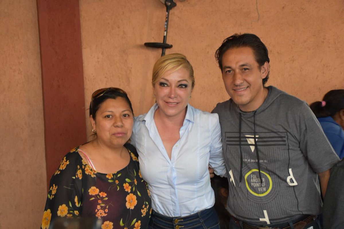 AnaBalderasMx's tweet photo. Estoy muy agradecida por el apoyo que me brindaron los vecinos de la colonia Demetrio Vallejo, cada vez son más los atizapenses que se suman a este gran proyecto, estoy segura que juntos lograremos un mejor #Atizapán #ContigoAtizapánGana https://t.co/poha6fnEEY