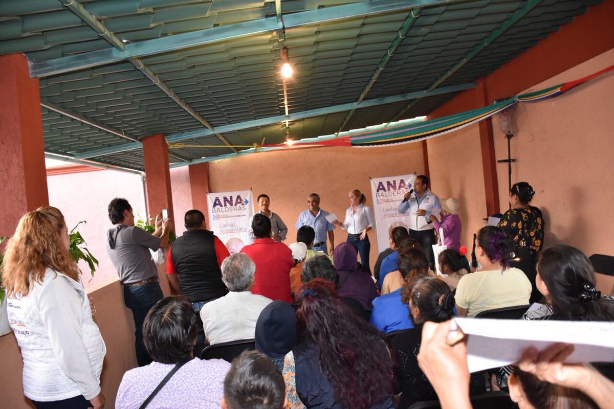 AnaBalderasMx's tweet photo. Estoy muy agradecida por el apoyo que me brindaron los vecinos de la colonia Demetrio Vallejo, cada vez son más los atizapenses que se suman a este gran proyecto, estoy segura que juntos lograremos un mejor #Atizapán #ContigoAtizapánGana https://t.co/poha6fnEEY