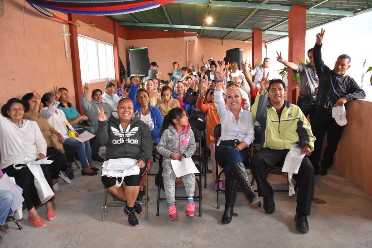 AnaBalderasMx's tweet photo. Estoy muy agradecida por el apoyo que me brindaron los vecinos de la colonia Demetrio Vallejo, cada vez son más los atizapenses que se suman a este gran proyecto, estoy segura que juntos lograremos un mejor #Atizapán #ContigoAtizapánGana https://t.co/poha6fnEEY