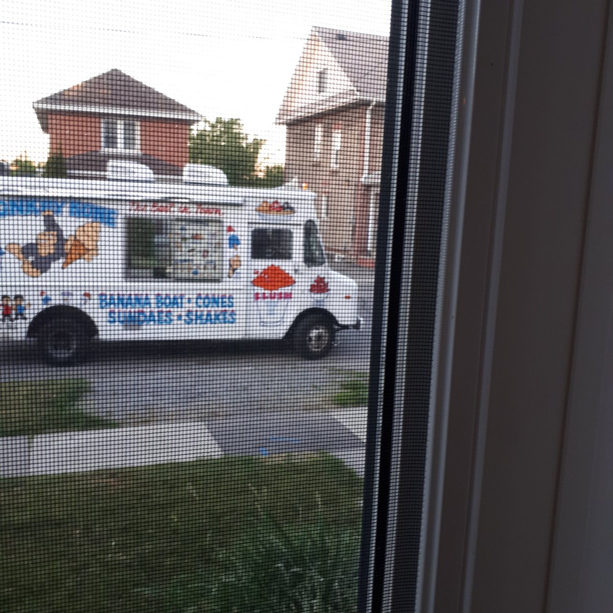 PixiePosts's tweet photo. Someone told the icecream guy that I'm pregnant. He was parked IN FRONT of my houuuse
#WhoSnitched #thisismean #pregnancyproblems https://t.co/LKZEkFzDbk