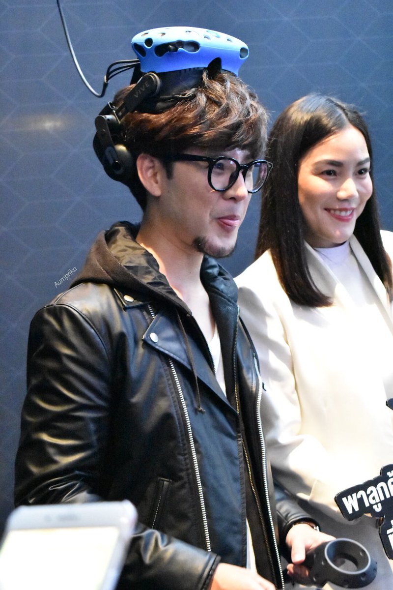 Aumprika's tweet photo. ใจบางแบบบ๊างงงบาง จะน่ารักไปไหนพ่อคุ๊นนนน
#AISIMAXVR
#IMAXVR
#TomIsara
#TomXAIS https://t.co/WMUWmHSSYD