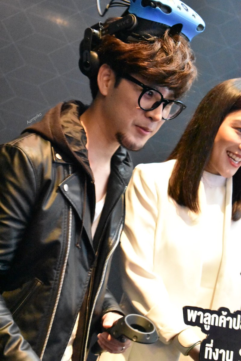 Aumprika's tweet photo. ใจบางแบบบ๊างงงบาง จะน่ารักไปไหนพ่อคุ๊นนนน
#AISIMAXVR
#IMAXVR
#TomIsara
#TomXAIS https://t.co/WMUWmHSSYD