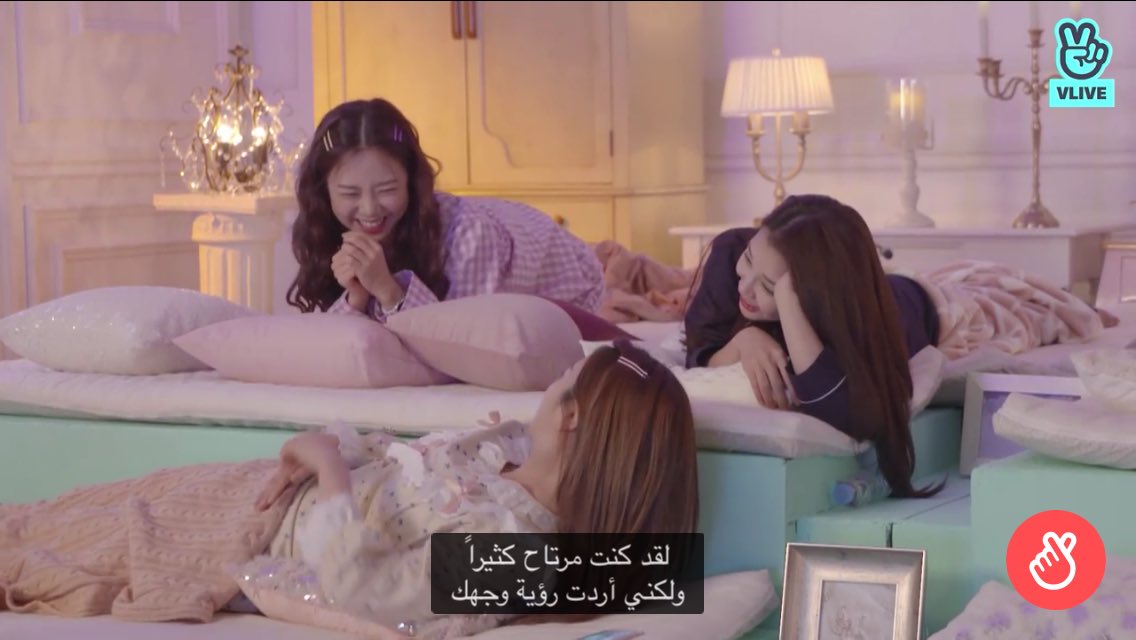 temav5's tweet photo. بومي رفعة راسها عشان تشوف نامجو واونجي لماشافتها كيف بصعوبه رافعه راسها حطت يدها عشان تتكي عليها اونجي ياخخييي 😭😭😭 https://t.co/bEzwRYIlU4