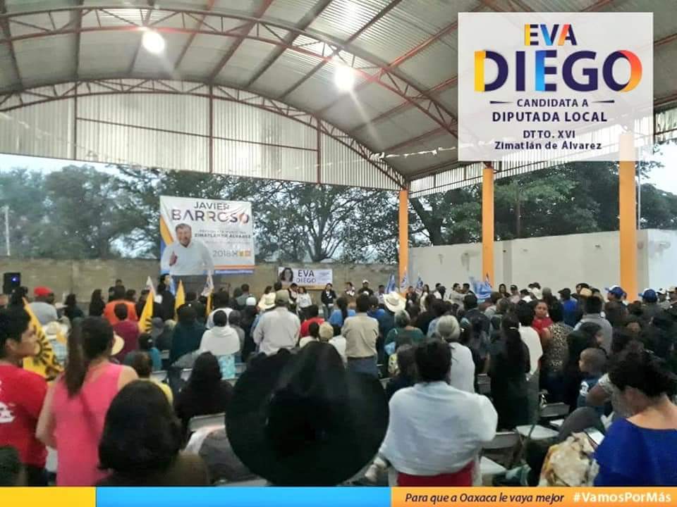 OaxacaesNoticia's tweet image. Refrenda Eva Diego en la comunidad de #Valdeflores, #Zimatlán su compromiso de continuar llevando la voz de la ciudadanía al Congreso del Estado de manera clara y transparente.

Los ciudadanos acordaron respaldar su proyecto y el de @JavierBarroso_ rumbo a las #Elecciones2018