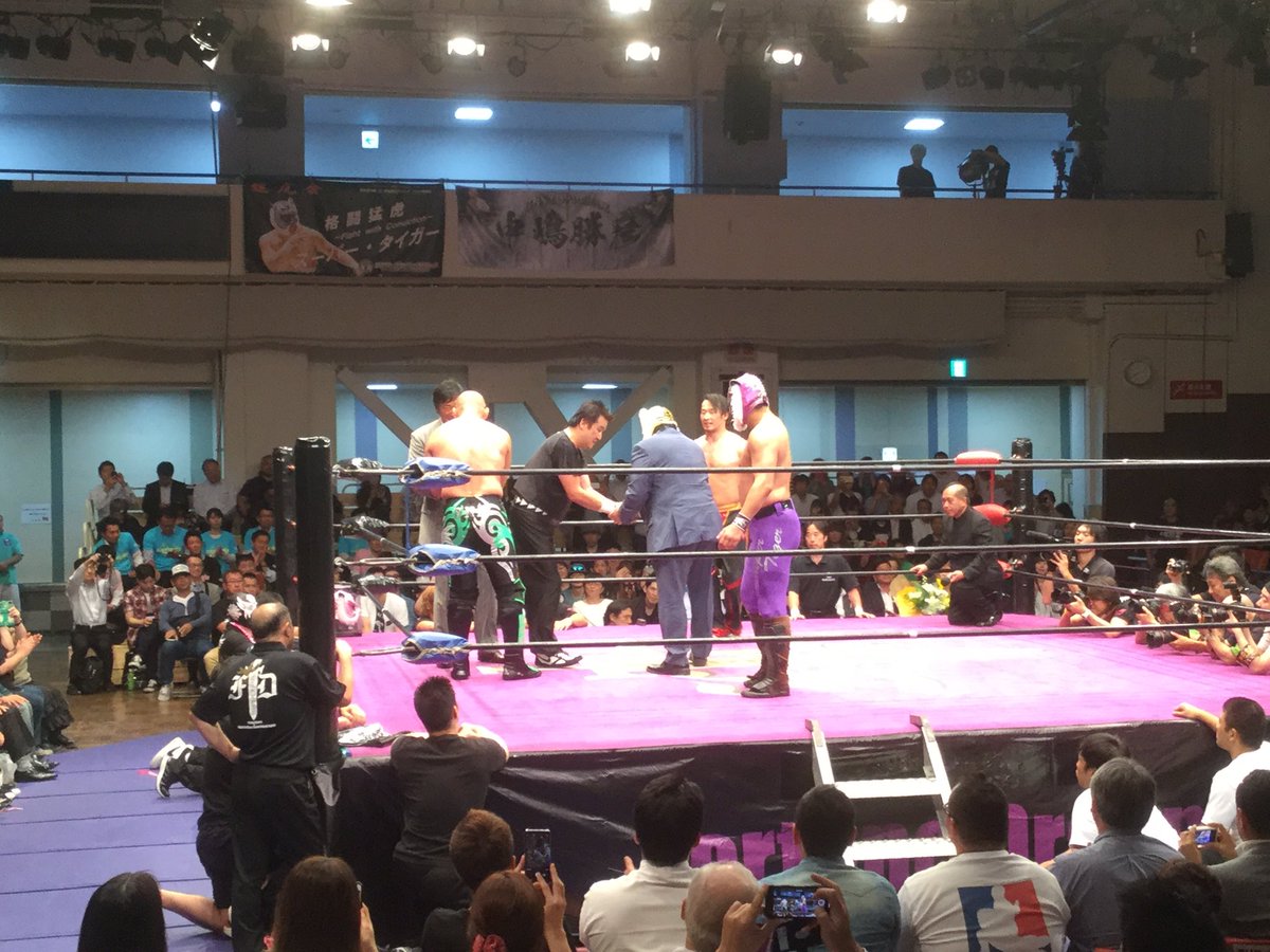 Masa_Anchan1971's tweet photo. 2018/6/11(月) プロレスラー北原光騎 引退‼️ 

昨日は北原さんの引退試合 後楽園ホールに行けて良かったです❣️

試合後に記念撮影撮らせて貰いました。

北原さん30年間本当に本当にお疲れ様でした。ありがとうございました。
#北原光騎 #小橋建太 #引退試合 #Caputure https://t.co/SgNeIQKkzL