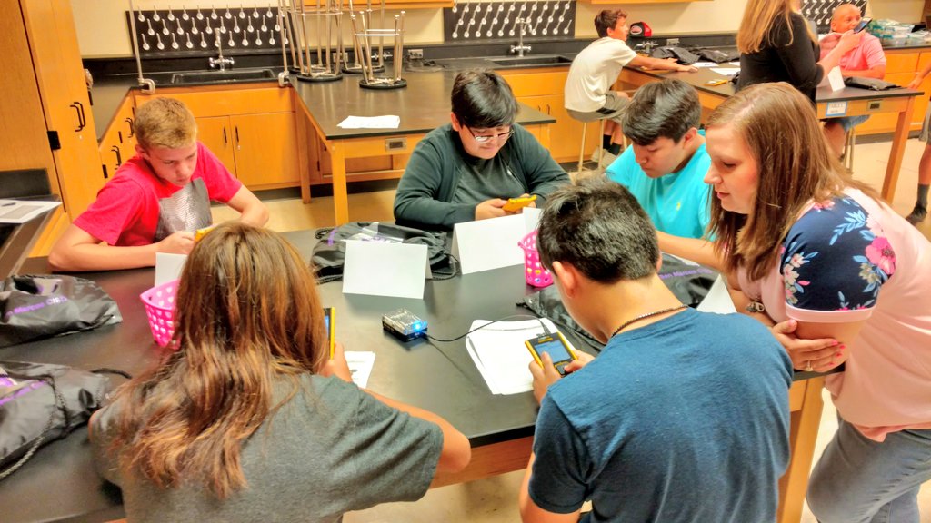 GEARUP_GN_2023's tweet photo. 💻Day 1 GEARUP Coding Camp!💻

Our students and teachers having a ✴️BLAST✴️with intros to colors, loops, sounds and CYOPs- creating your own programs with their TI Technology! #GEARUPWorks

@TCB_GEARUP @SanMarcosCISD @TICalculators @edpartnerships https://t.co/TgcC3I0SUt